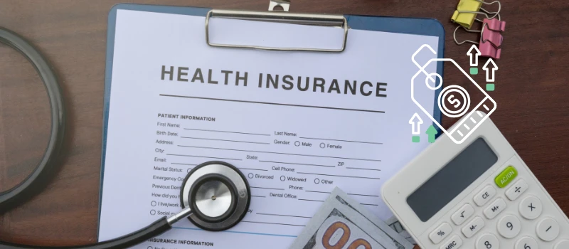 Formulario de seguro médico con estetoscopio, dinero y calculadora, representando el impacto económico por la posible eliminación de subsidios en Estados Unidos en 2026.